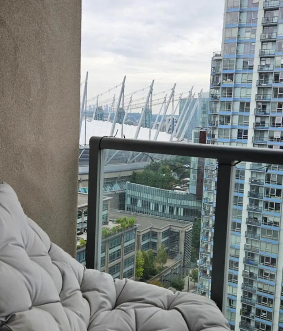 Cozy Yaletown Apartment Vancouver Canada